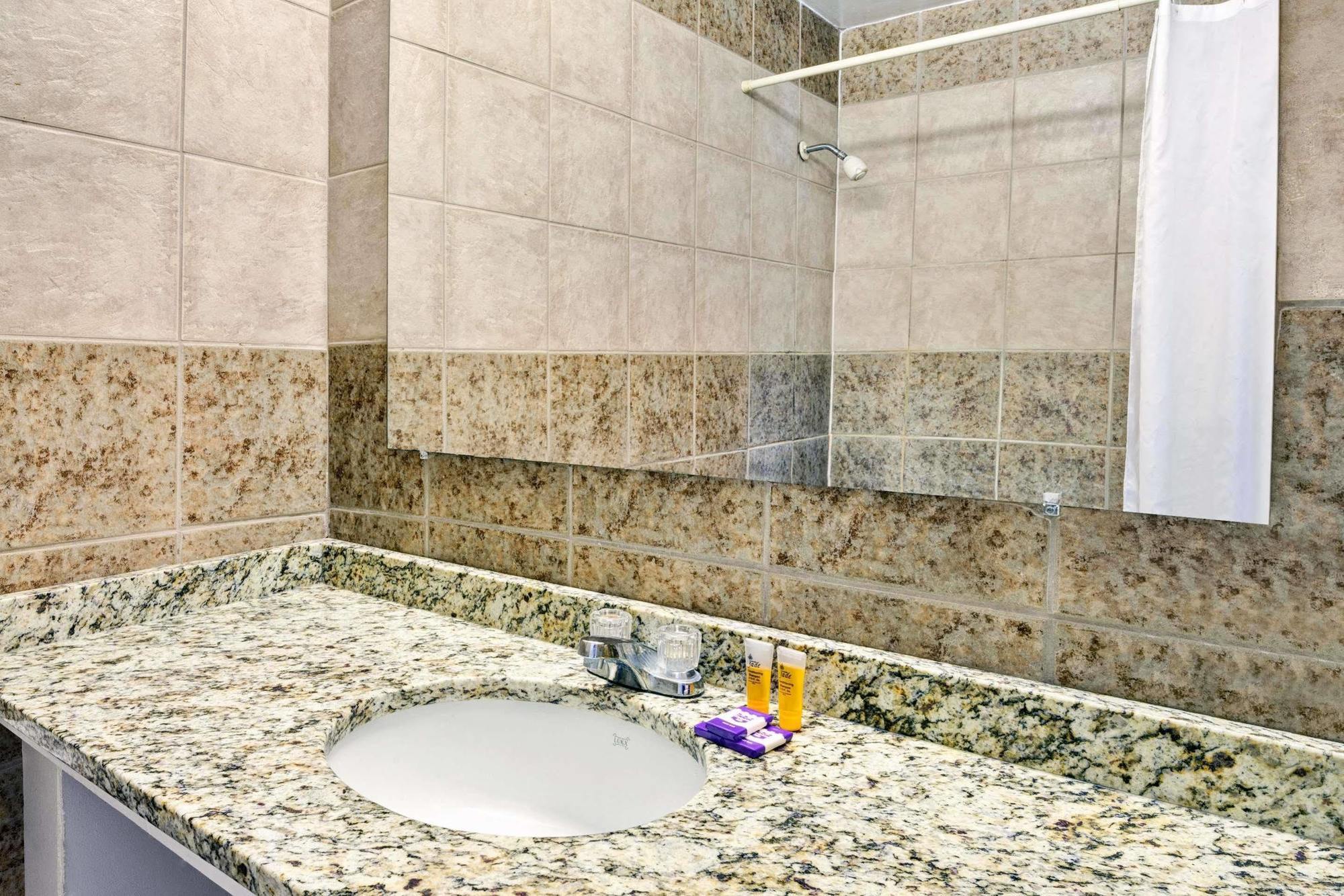 Weber Inn Kitchener Dış mekan fotoğraf
